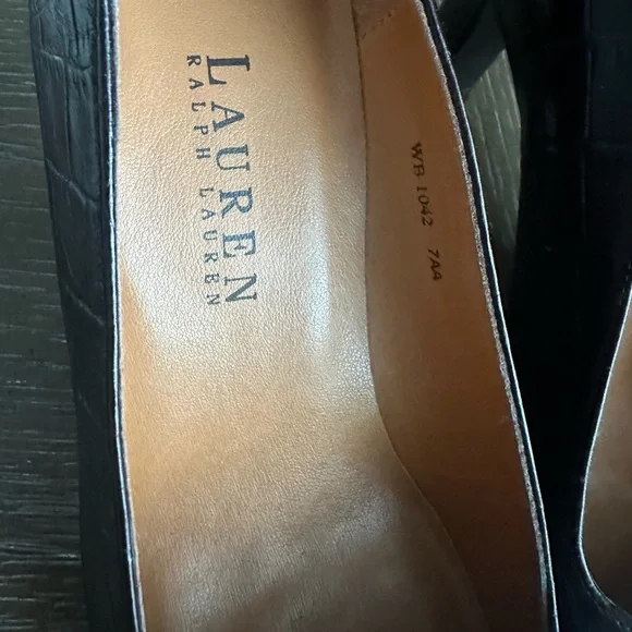 Women's vintage Ralph Lauren Heels, Size 7, Dark Brown burgundy - Picture 7 of 9